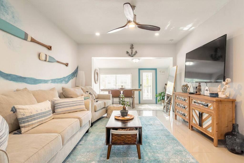Central Nautical Themed 4 Bed 2 Bath Home Форт-Лодердейл Экстерьер фото